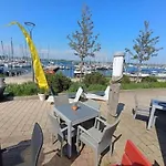 Am Suedstrand * Burgtiefe auf Fehmarn
